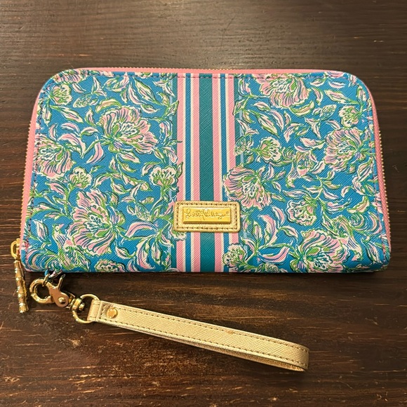 Lilly Pulitzer Travel Wallet - Picture 1 of 5